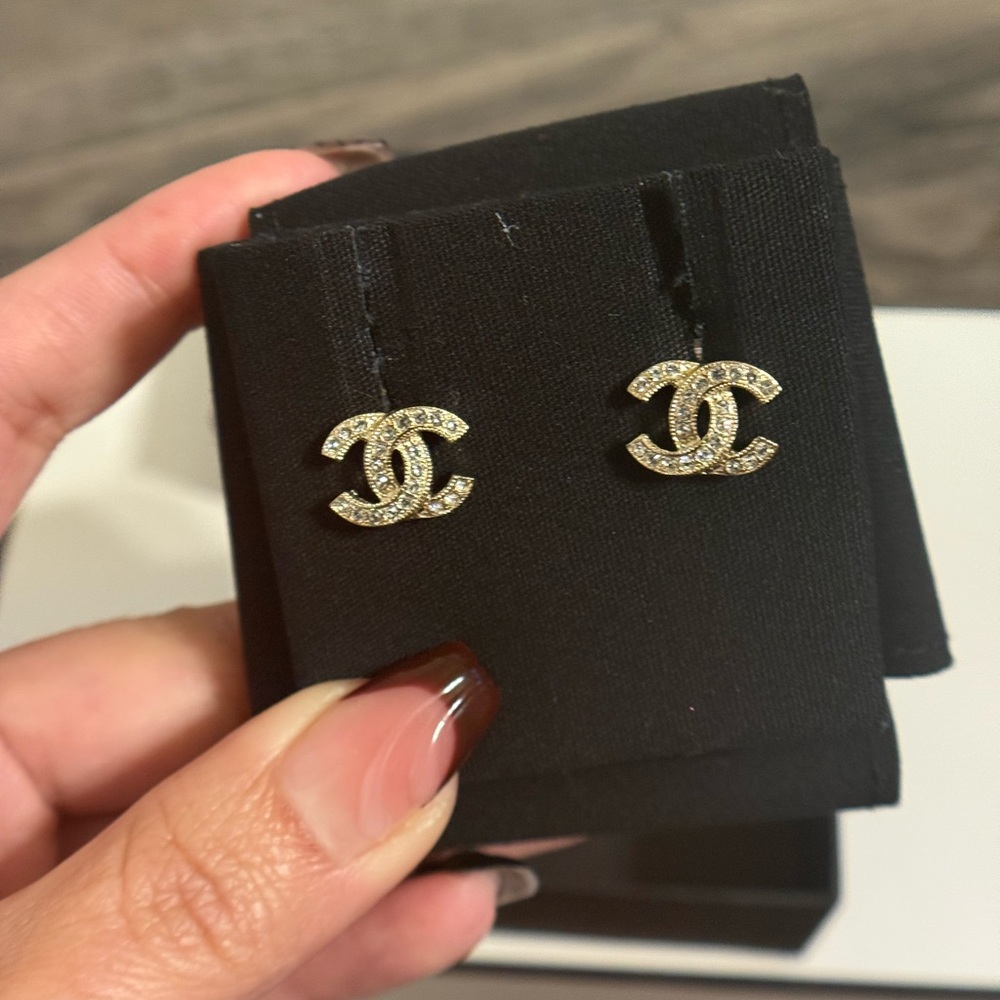 CHANEL Mini Gold Crystal CC Stud Earrings - Picture 5 of 9